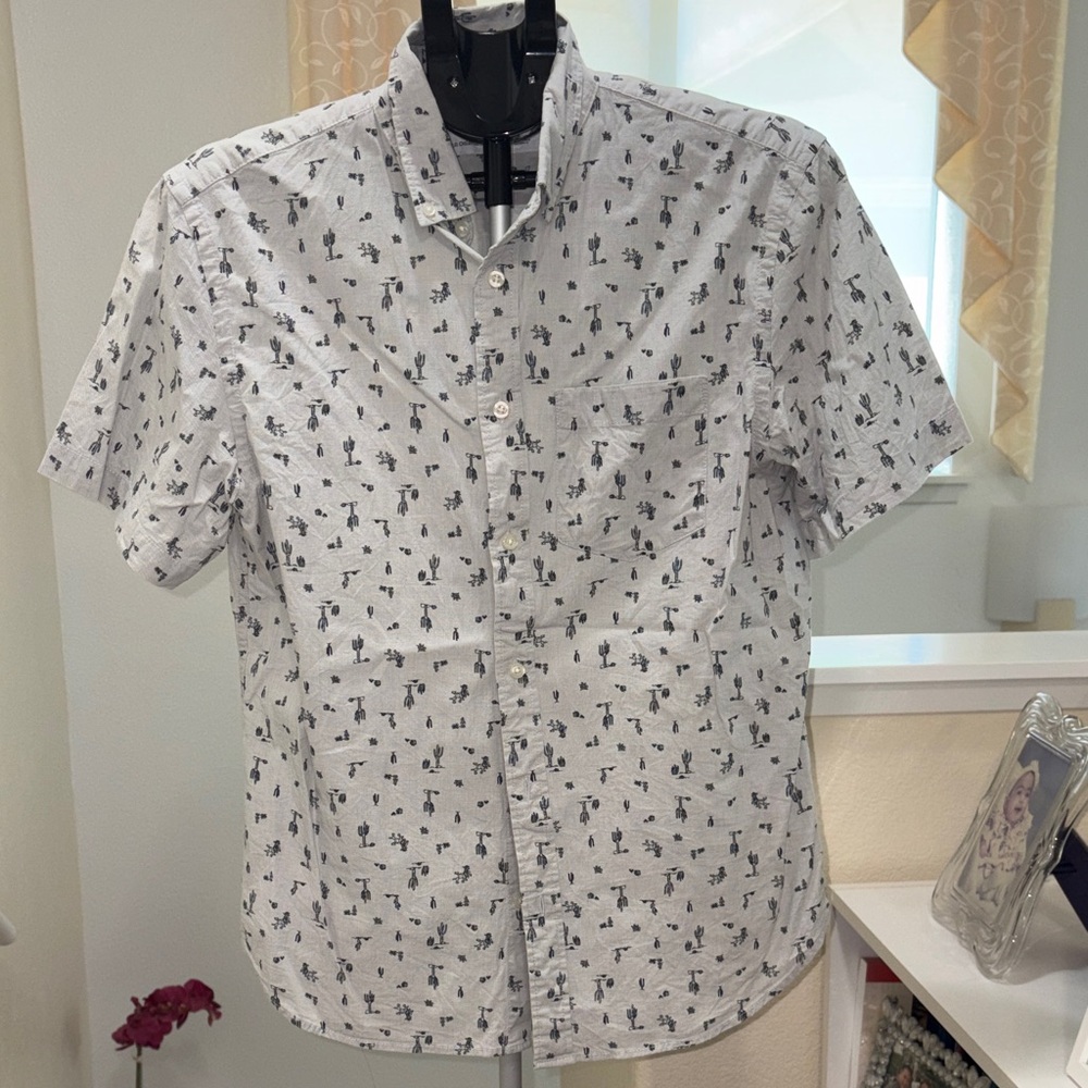 Old Navy Men's Gray Palm Tree Print Shirt